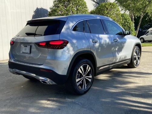 Cirrus Silver Metallic 2025 Mercedes-Benz GLA 250 Base