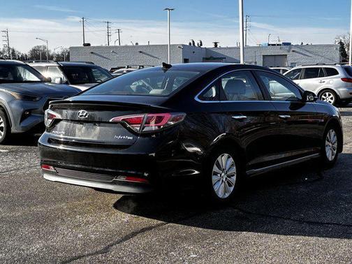 2016 Hyundai SONATA Hybrid SE