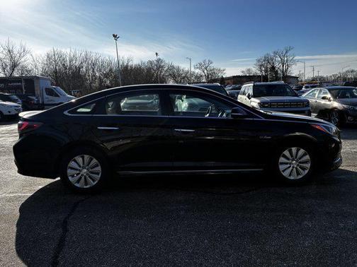 2016 Hyundai SONATA Hybrid SE