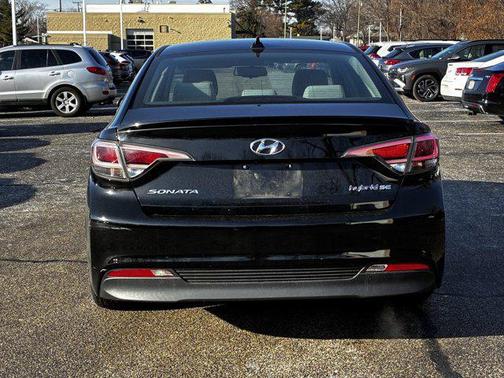 2016 Hyundai SONATA Hybrid SE
