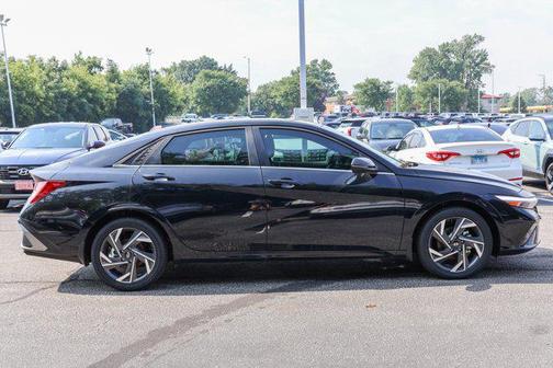 2025 Hyundai ELANTRA Limited