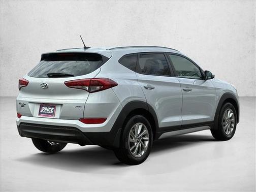 Molten Silver 2017 Hyundai TUCSON SE