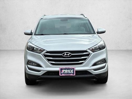 Molten Silver 2017 Hyundai TUCSON SE