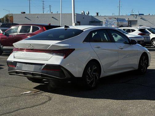 2024 Hyundai ELANTRA HEV Limited