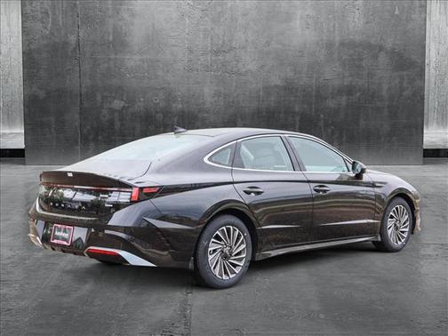 2025 Hyundai SONATA Hybrid SE