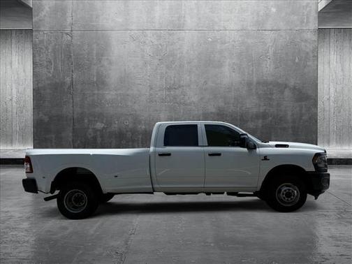 2023 RAM 3500 Tradesman Crew Cab 4x4 8' Box