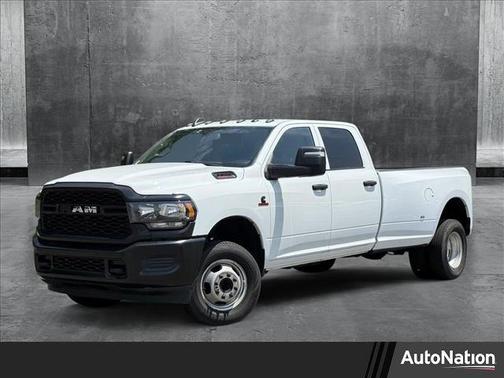 2023 RAM 3500 Tradesman Crew Cab 4x4 8' Box