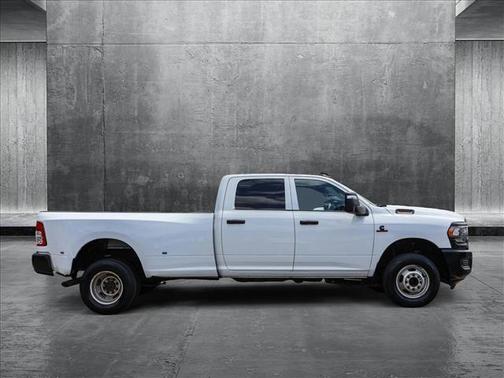 2023 RAM 3500 Tradesman Crew Cab 4x4 8' Box