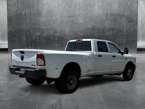 2023 RAM 3500 Tradesman Crew Cab 4x4 8' Box