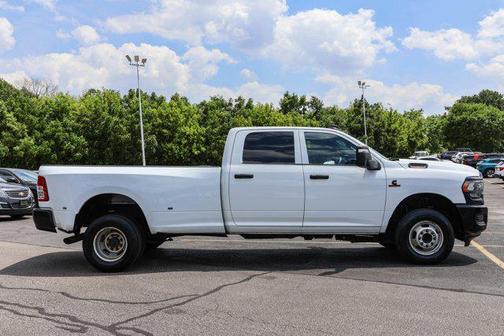 2023 RAM 3500 Tradesman Crew Cab 4x4 8' Box
