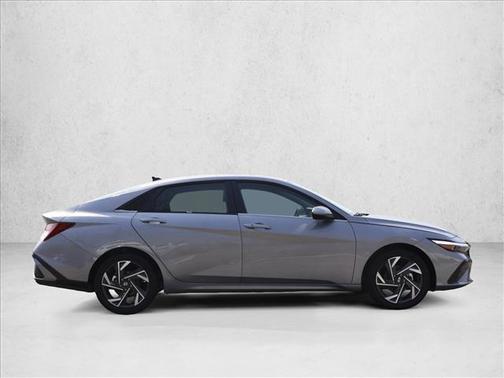Fluid Metal 2025 Hyundai ELANTRA SEL