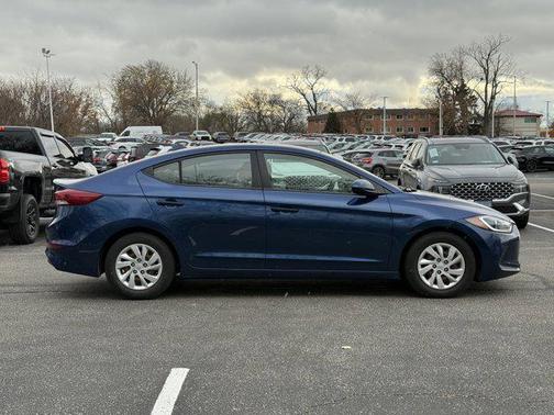 2017 Hyundai ELANTRA SE