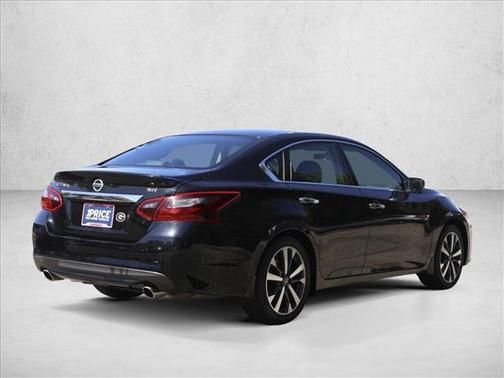 Super Black 2017 Nissan Altima 2.5 SR