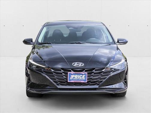 2022 Hyundai ELANTRA SE