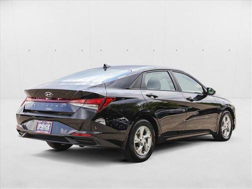 2022 Hyundai ELANTRA SE