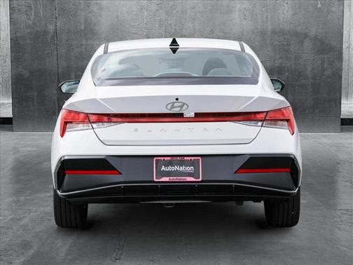 2025 Hyundai ELANTRA SEL