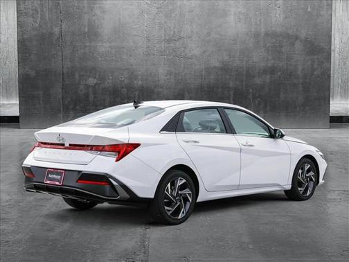 2025 Hyundai ELANTRA SEL