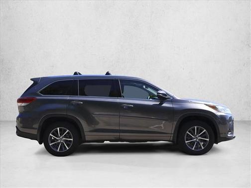 Predawn Gray Mica 2018 Toyota Highlander XLE