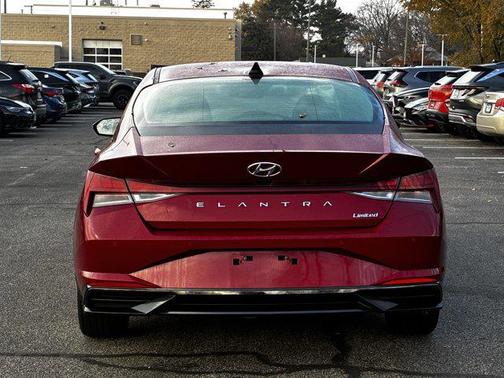 2022 Hyundai ELANTRA Limited