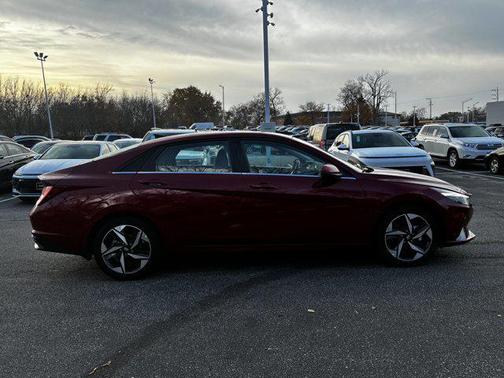 2022 Hyundai ELANTRA Limited