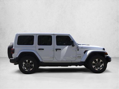 Bright White Clearcoat 2018 Jeep Wrangler Unlimited Sahara