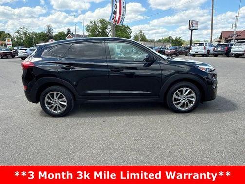 Black Noir Pearl 2018 Hyundai TUCSON SE