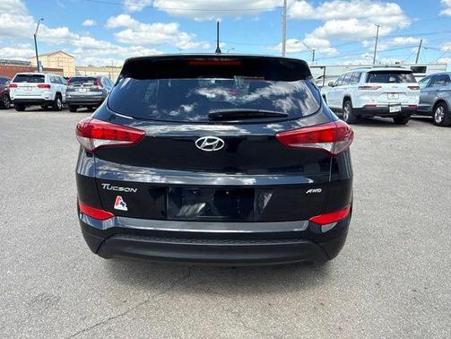 Black Noir Pearl 2018 Hyundai TUCSON SE