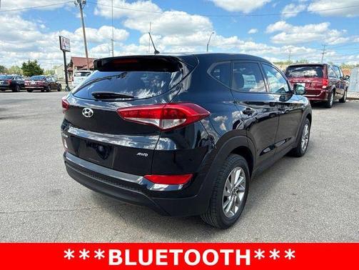 Black Noir Pearl 2018 Hyundai TUCSON SE