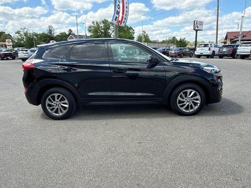 Black Noir Pearl 2018 Hyundai TUCSON SE