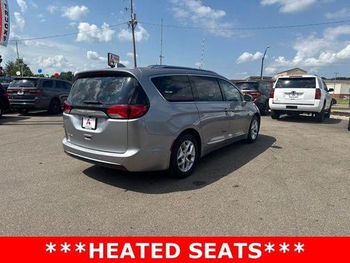 Billet Silver Metallic Clearcoat 2018 Chrysler Pacifica Touring-L