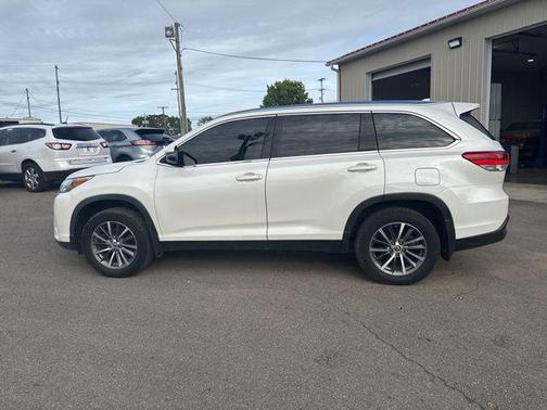 Blizzard Pearl 2019 Toyota Highlander XLE