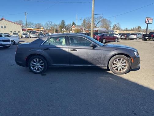 2016 Chrysler 300 Limited
