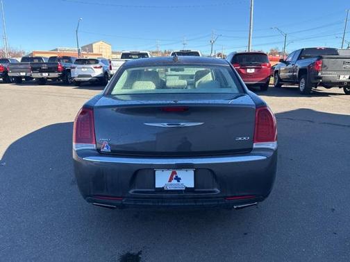 2016 Chrysler 300 Limited