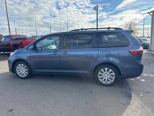 2017 Toyota Sienna XLE