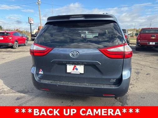 2017 Toyota Sienna XLE