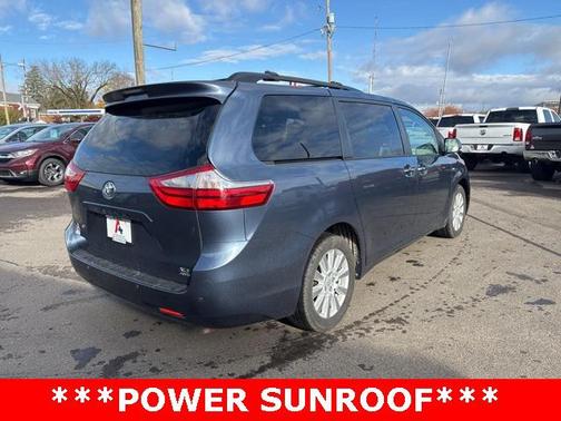 2017 Toyota Sienna XLE