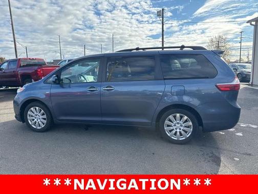 2017 Toyota Sienna XLE