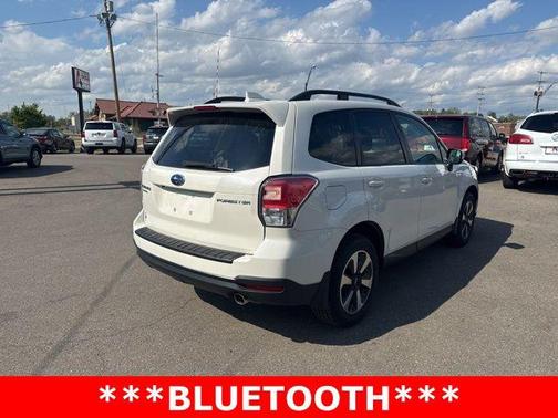 Crystal White Pearl 2018 Subaru Forester 2.5i Premium