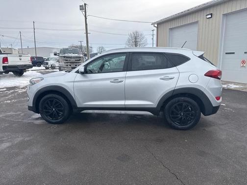 2017 Hyundai TUCSON SE