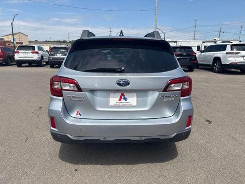 Ice Silver Metallic 2017 Subaru Outback 2.5i Limited