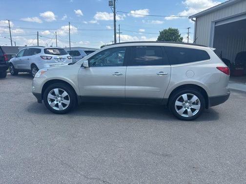 Gold Mist Metallic 2011 Chevrolet Traverse LT