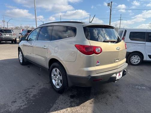 Gold Mist Metallic 2011 Chevrolet Traverse LT