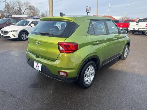 2022 Hyundai VENUE SE