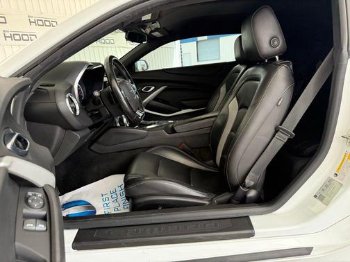 Summit White 2020 Chevrolet Camaro 2LT