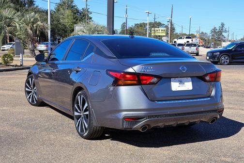 2022 Nissan Altima SR FWD