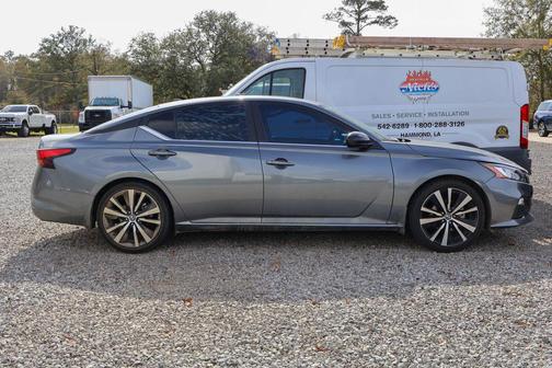 2022 Nissan Altima SR FWD