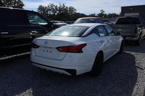 2022 Nissan Altima S FWD