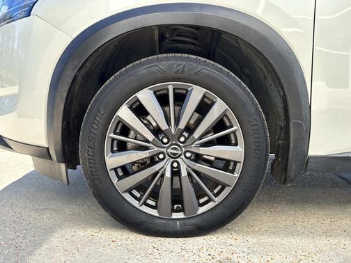 2022 Nissan Pathfinder SL 2WD