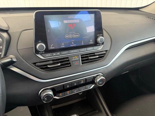 Brilliant Silver Metallic 2022 Nissan Altima 2.5 SV