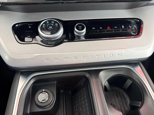 Space Silver Metallic 2025 Ford Expedition Max Active 4x4